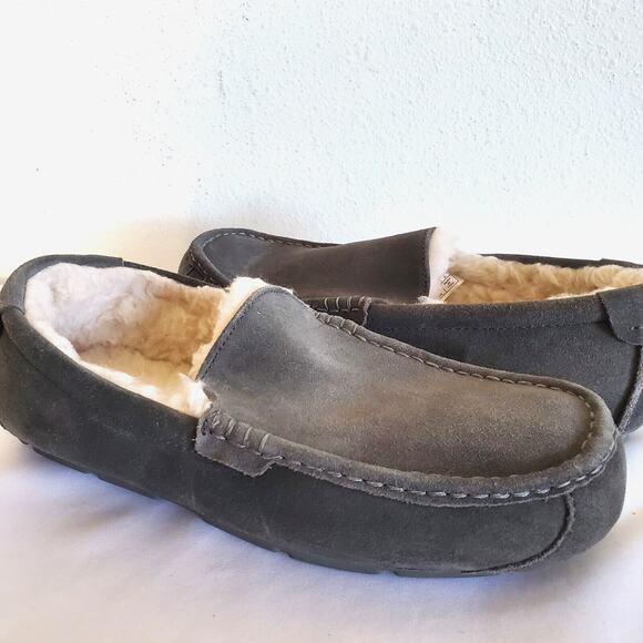 UGG KOOLABURRA Men's Size 10 Tipton Suede Gray Loafers Slippers - Picture 1 of 9